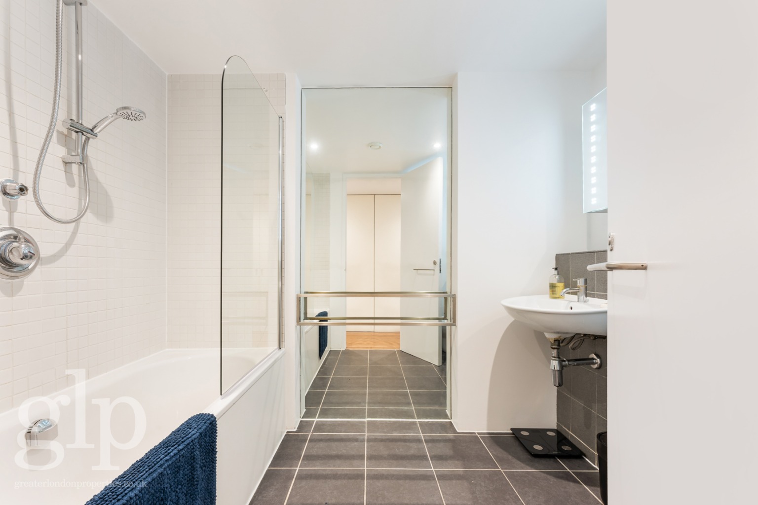 2 Bedroom Apartment, New North Street, London, Greater London, WC1N