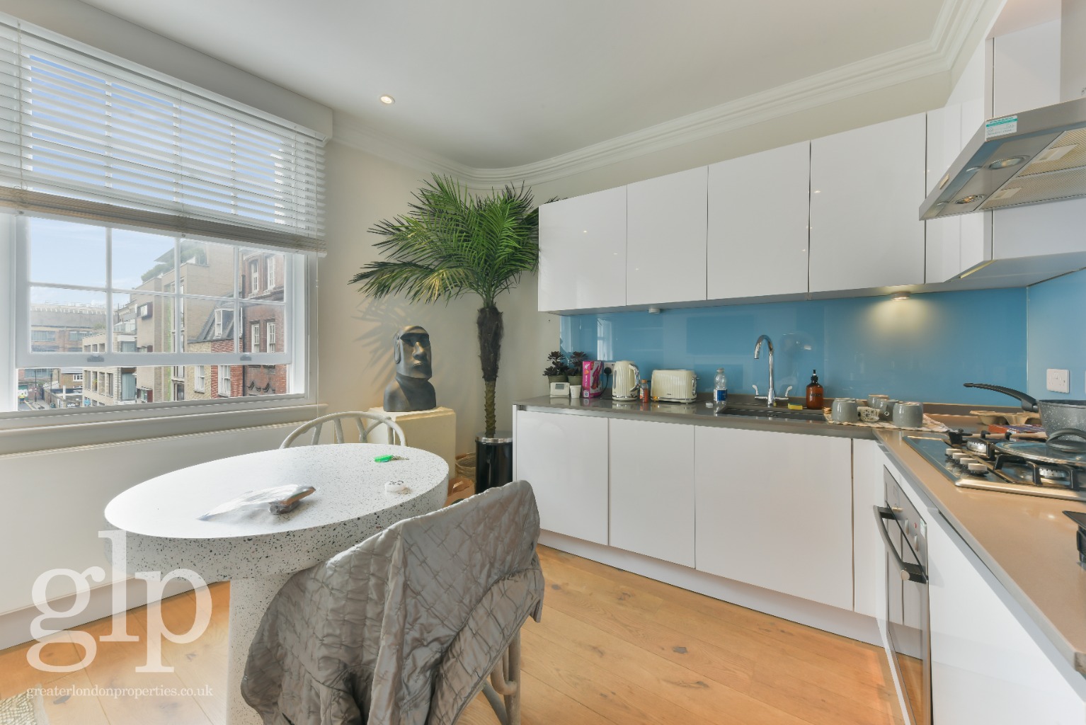 1 Bedroom Apartment, Wardour Street, London, Greater London, W1F 0TE