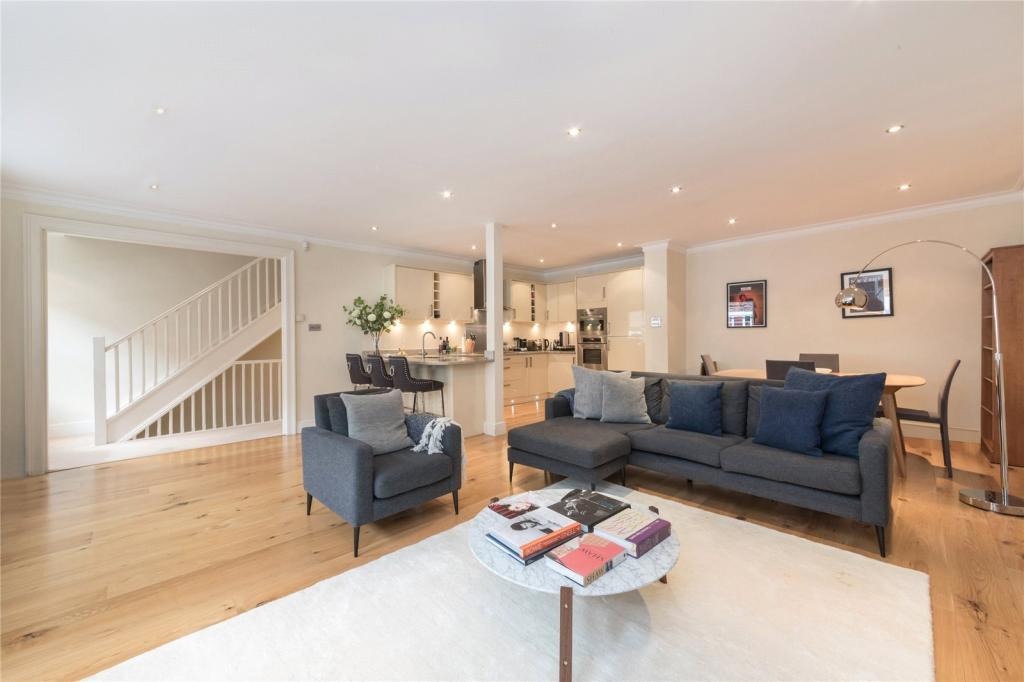 2 Bedroom Maisonette, Gower Mews, Bloomsbury, WC1E