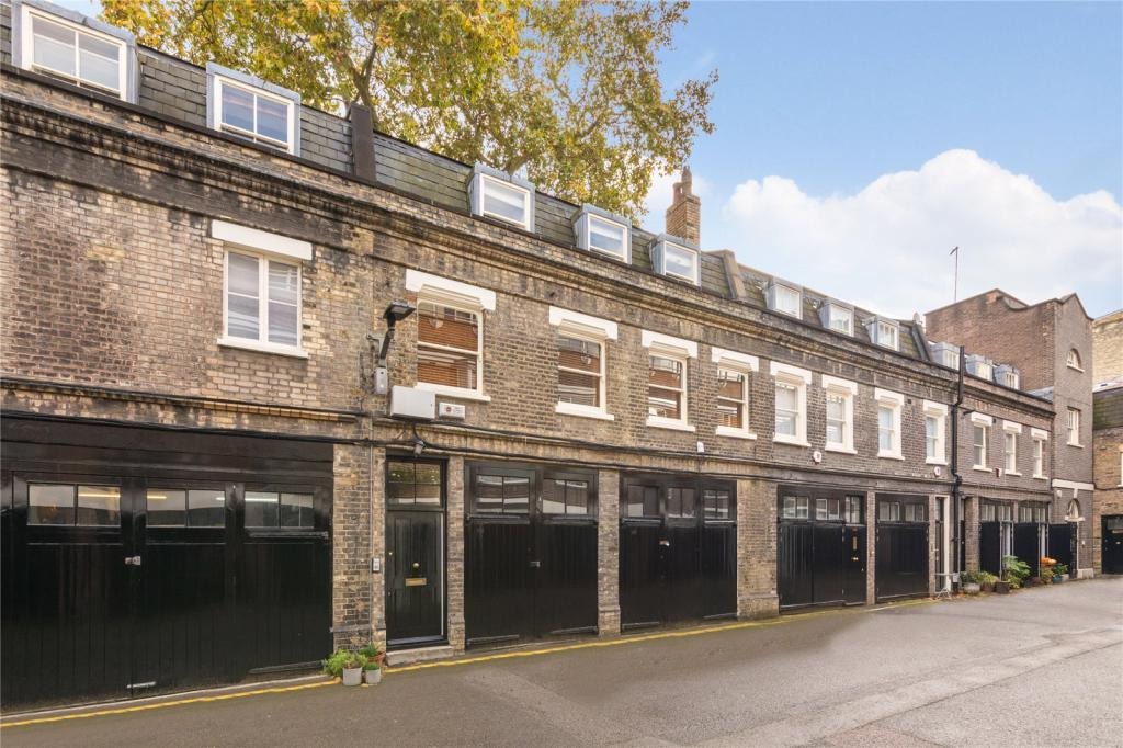 2 Bedroom Maisonette, Gower Mews, Bloomsbury, WC1E