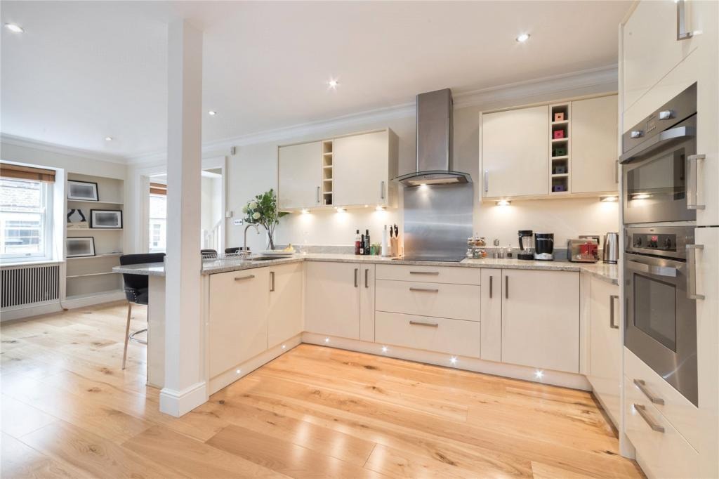 2 Bedroom Maisonette, Gower Mews, Bloomsbury, WC1E