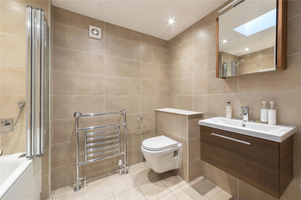 2 Bedroom Maisonette, Gower Mews, Bloomsbury, WC1E