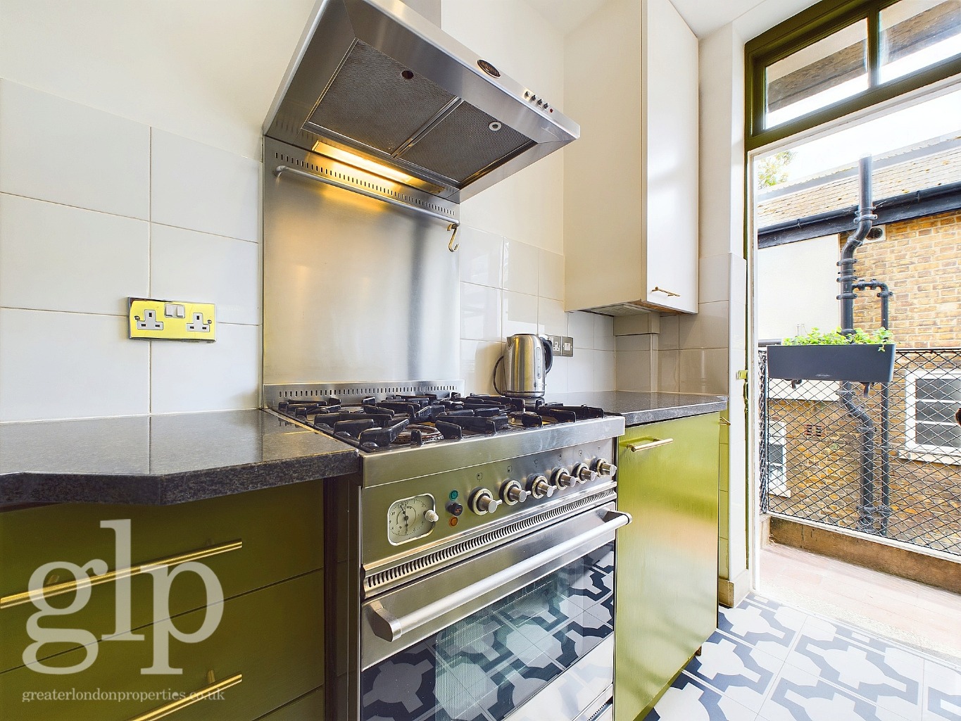 2 Bedroom Apartment, Chesterford House, Store Street, Bloomsbury, WC1E