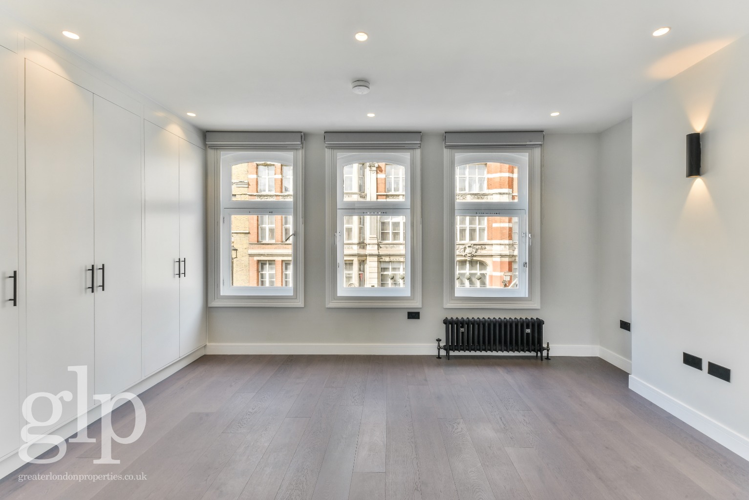 Flat, Shaftesbury Avenue, Soho, W1D