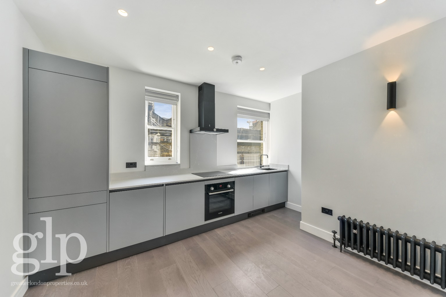 Flat, Shaftesbury Avenue, Soho, W1D