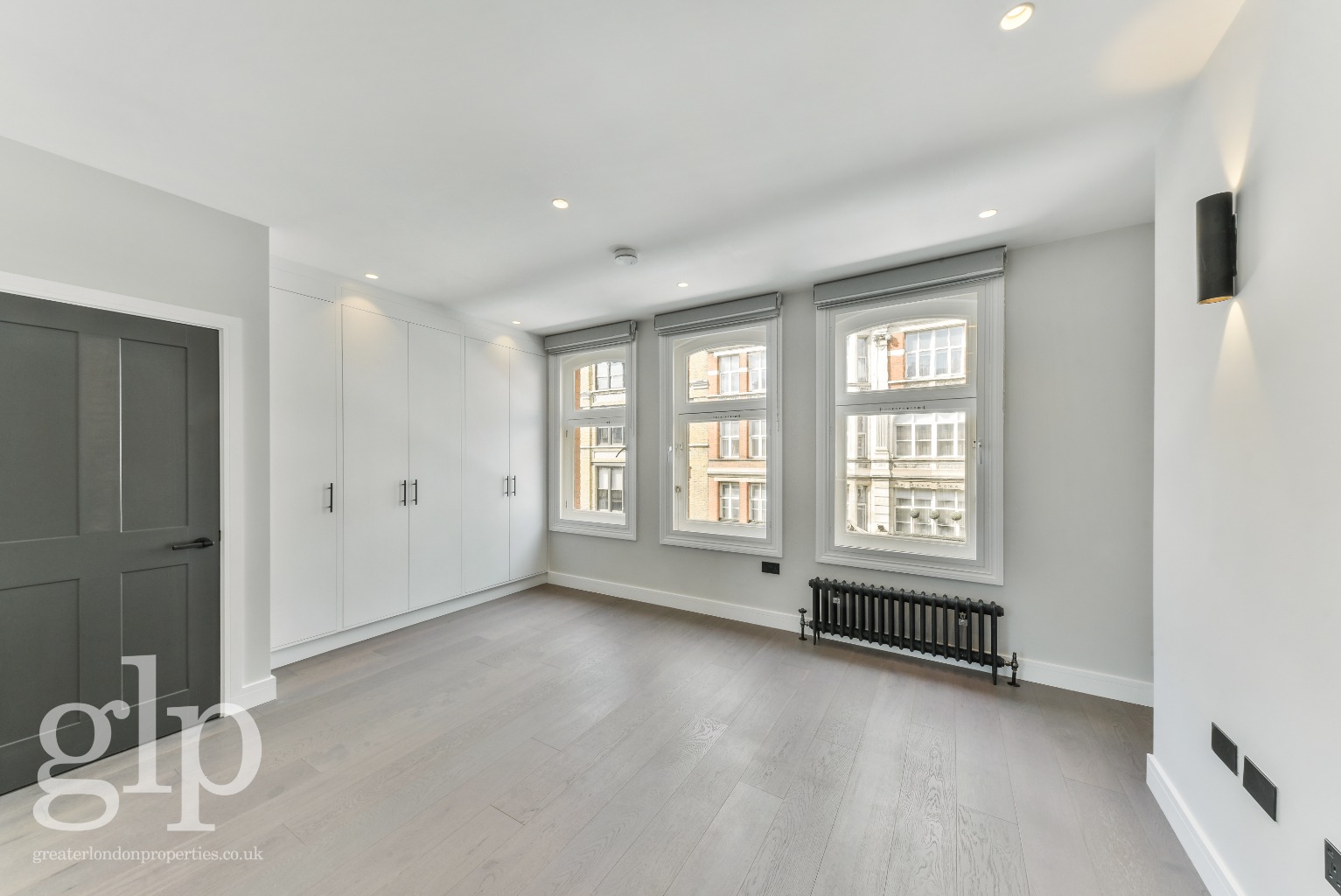 Flat, Shaftesbury Avenue, Soho, W1D