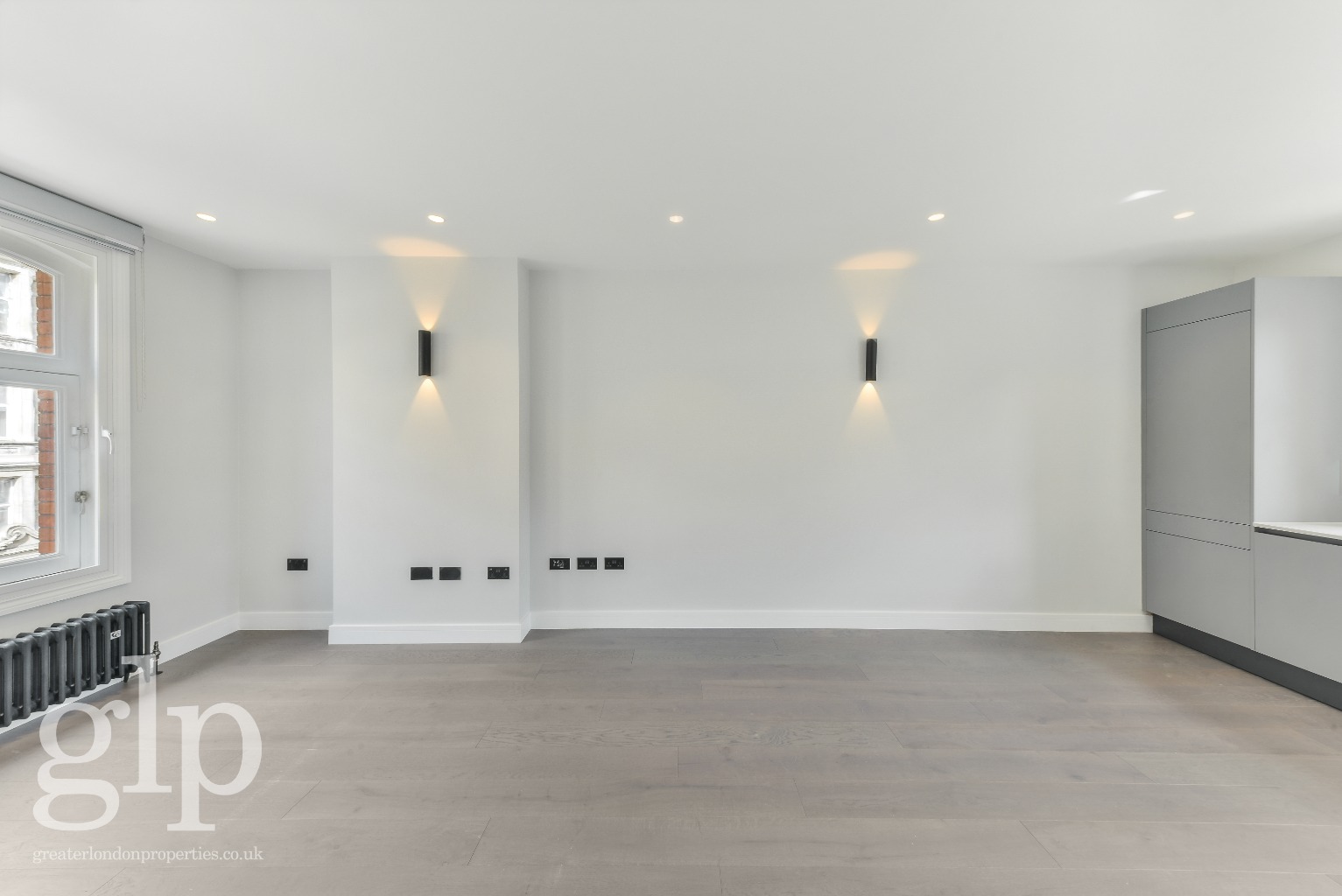 Flat, Shaftesbury Avenue, Soho, W1D