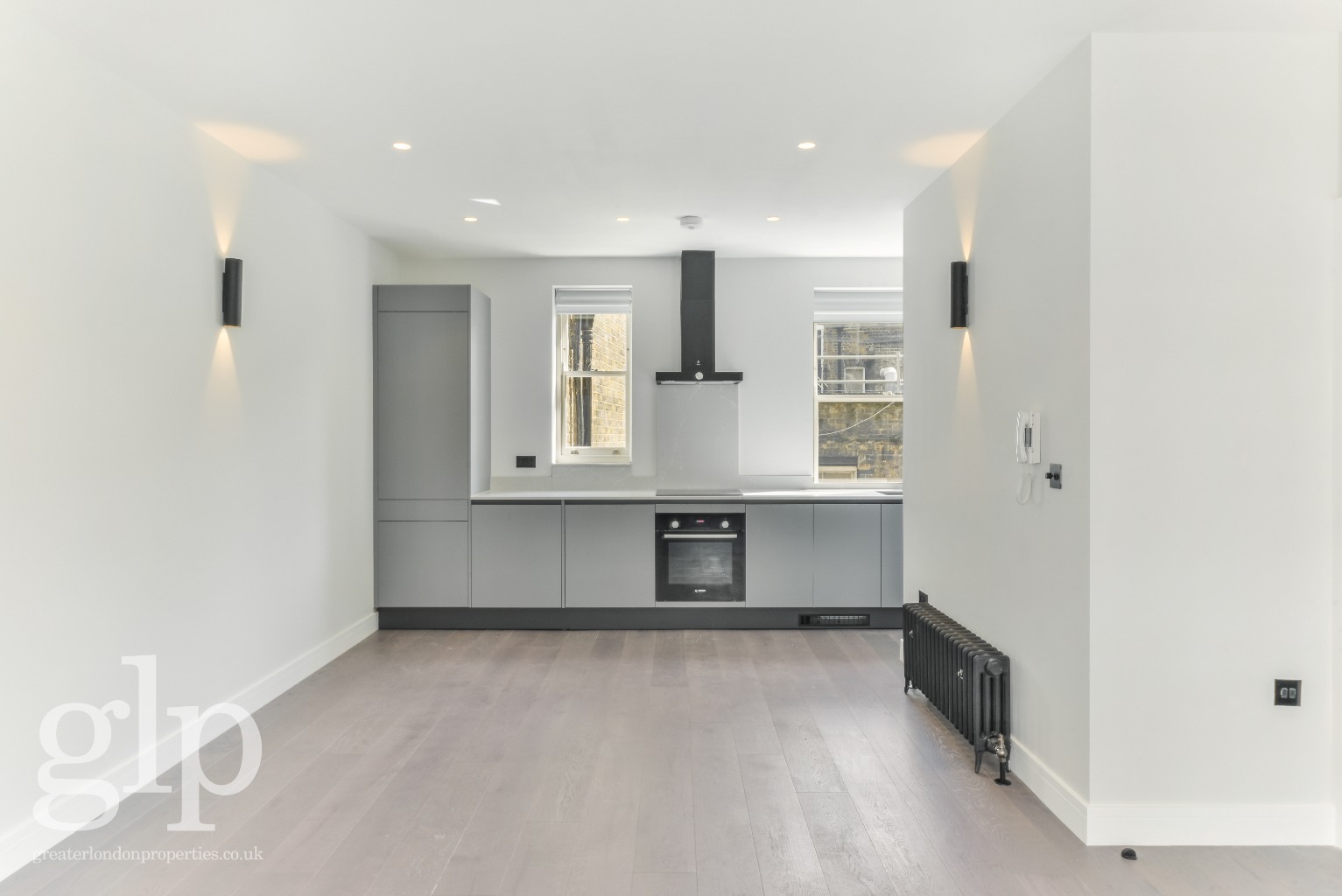 Flat, Shaftesbury Avenue, Soho, W1D