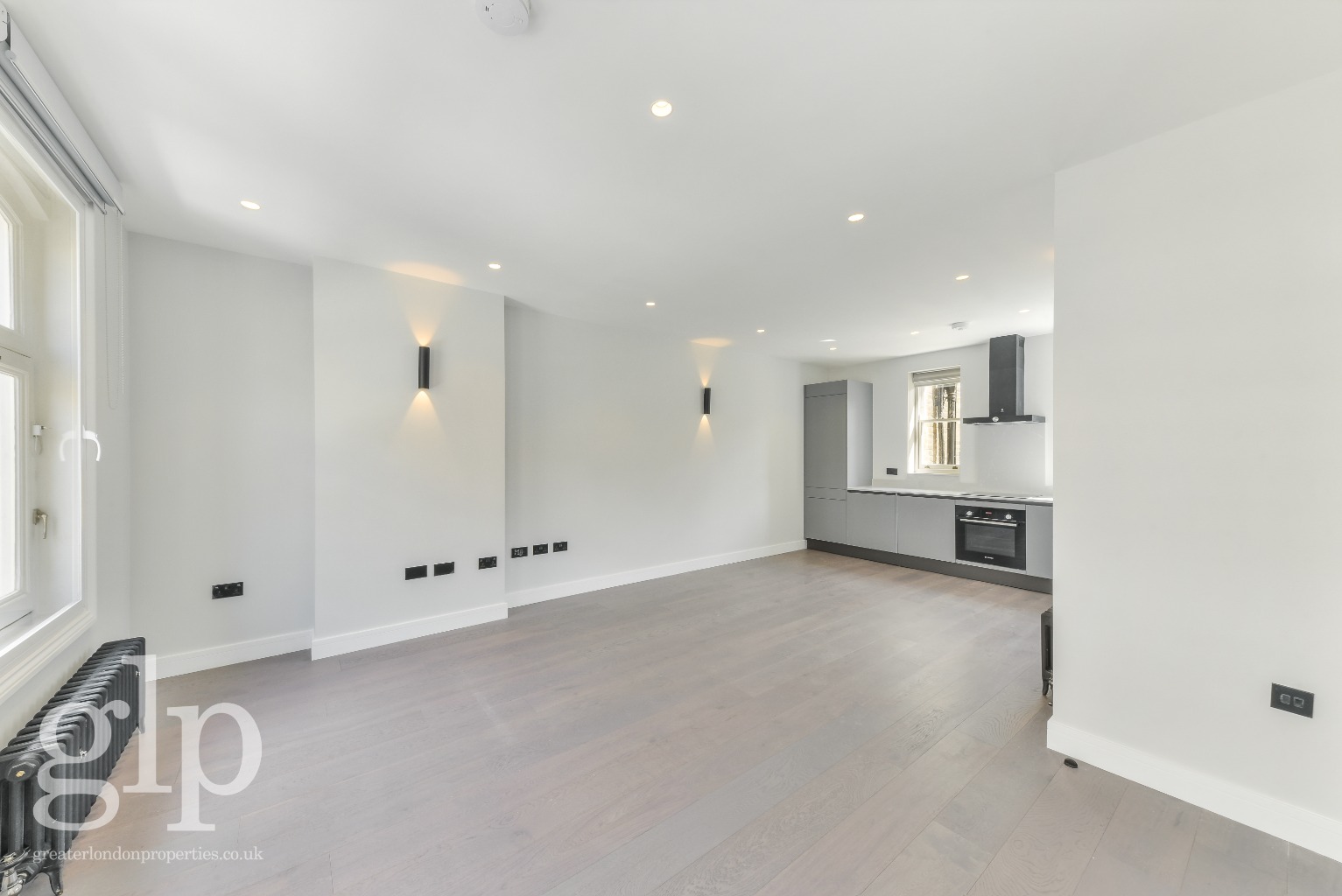 Flat, Shaftesbury Avenue, Soho, W1D