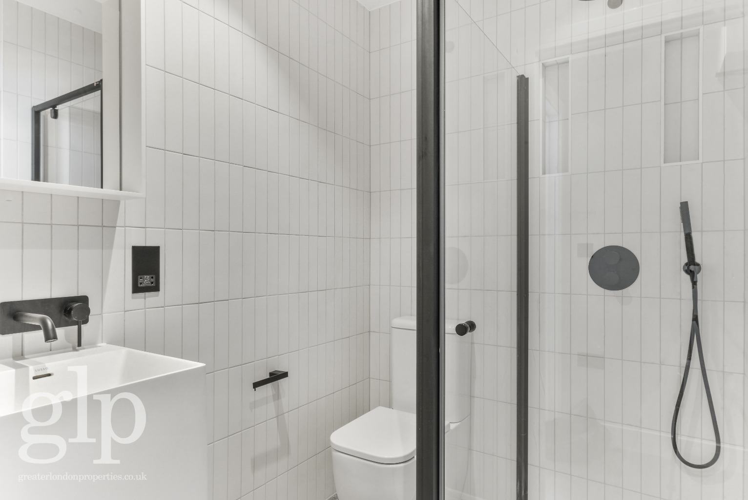 Flat, Shaftesbury Avenue, Soho, W1D