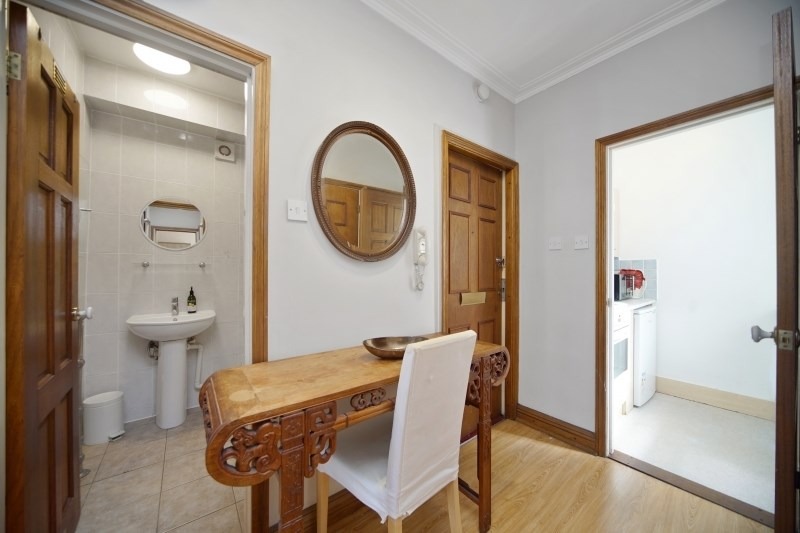 2 Bedroom Apartment, Queen Court, Queen Square, Bloomsbury, WC1N