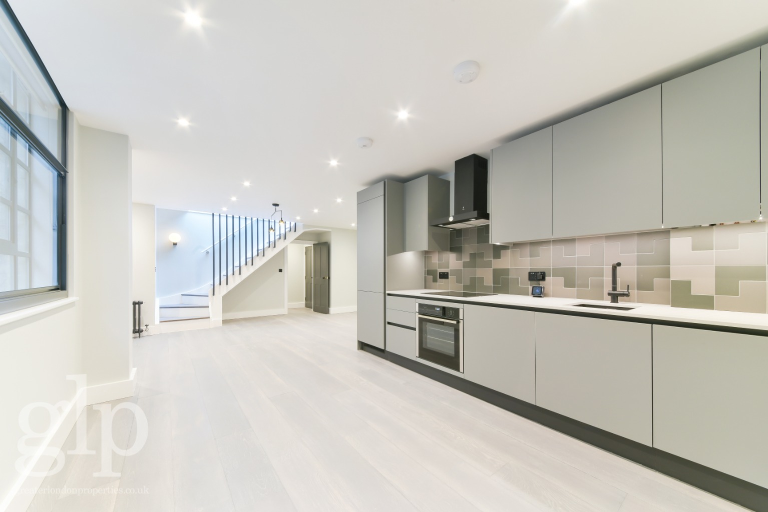 1 Bedroom Flat, Beak Street, London, Greater London, Soho,  W1F