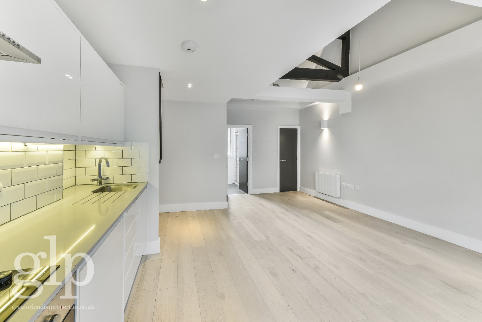 Apartment, Shaftesbury Avenue, London, Greater London, Soho, W1D 6ND