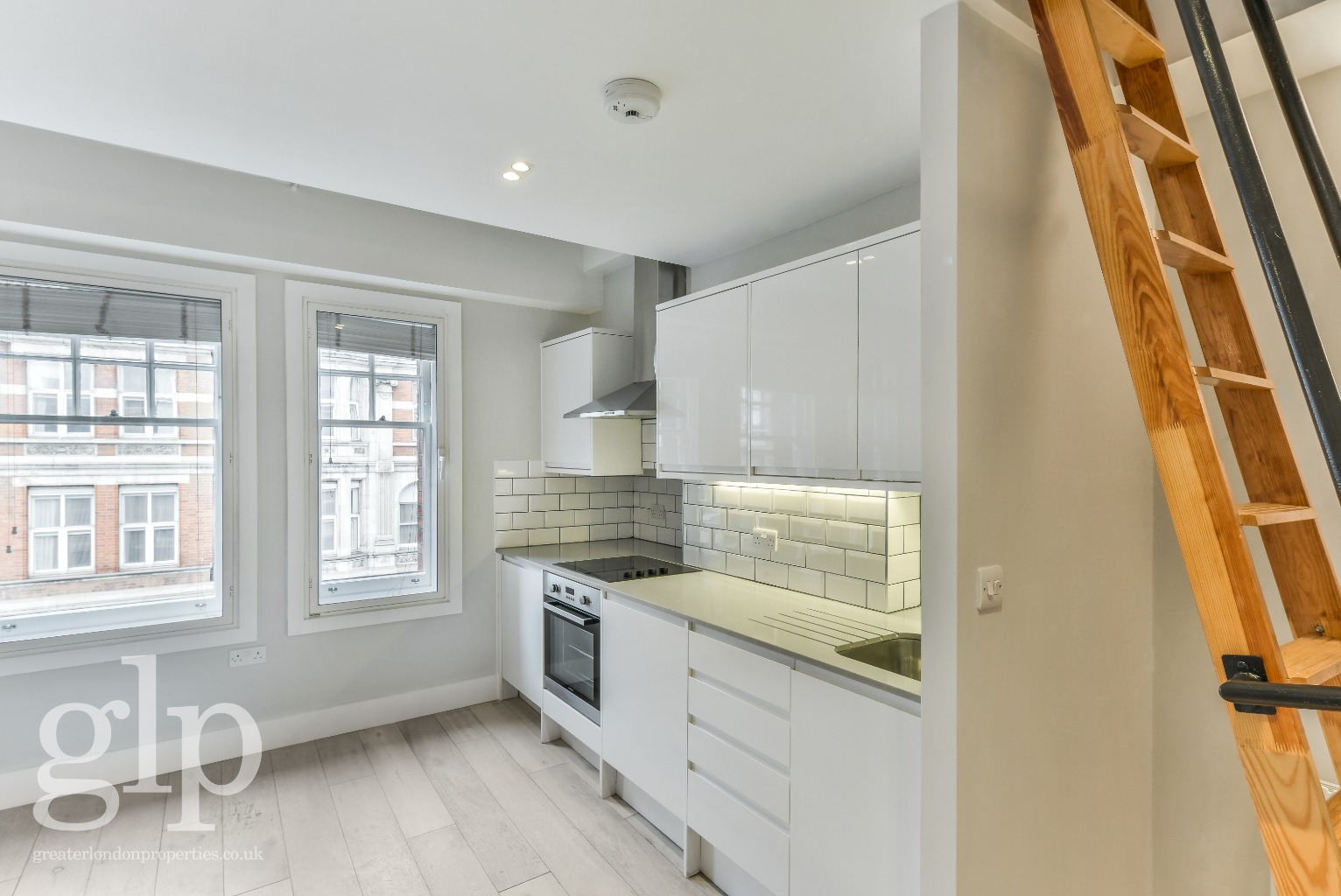 Apartment, Shaftesbury Avenue, London, Greater London, Soho, W1D 6ND