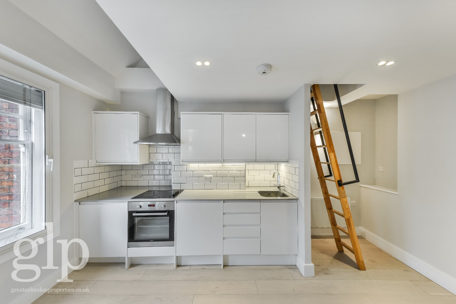 Apartment, Shaftesbury Avenue, London, Greater London, Soho, W1D 6ND