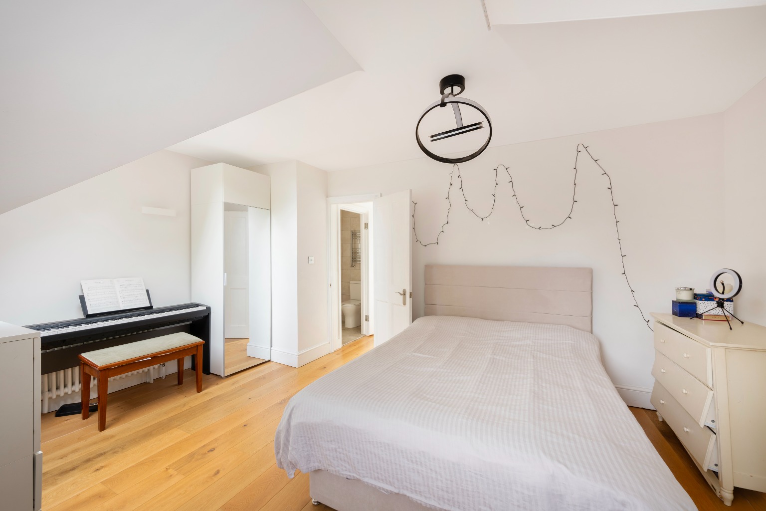 5 Bedroom Semi-Detached, Elmwood Road SE24