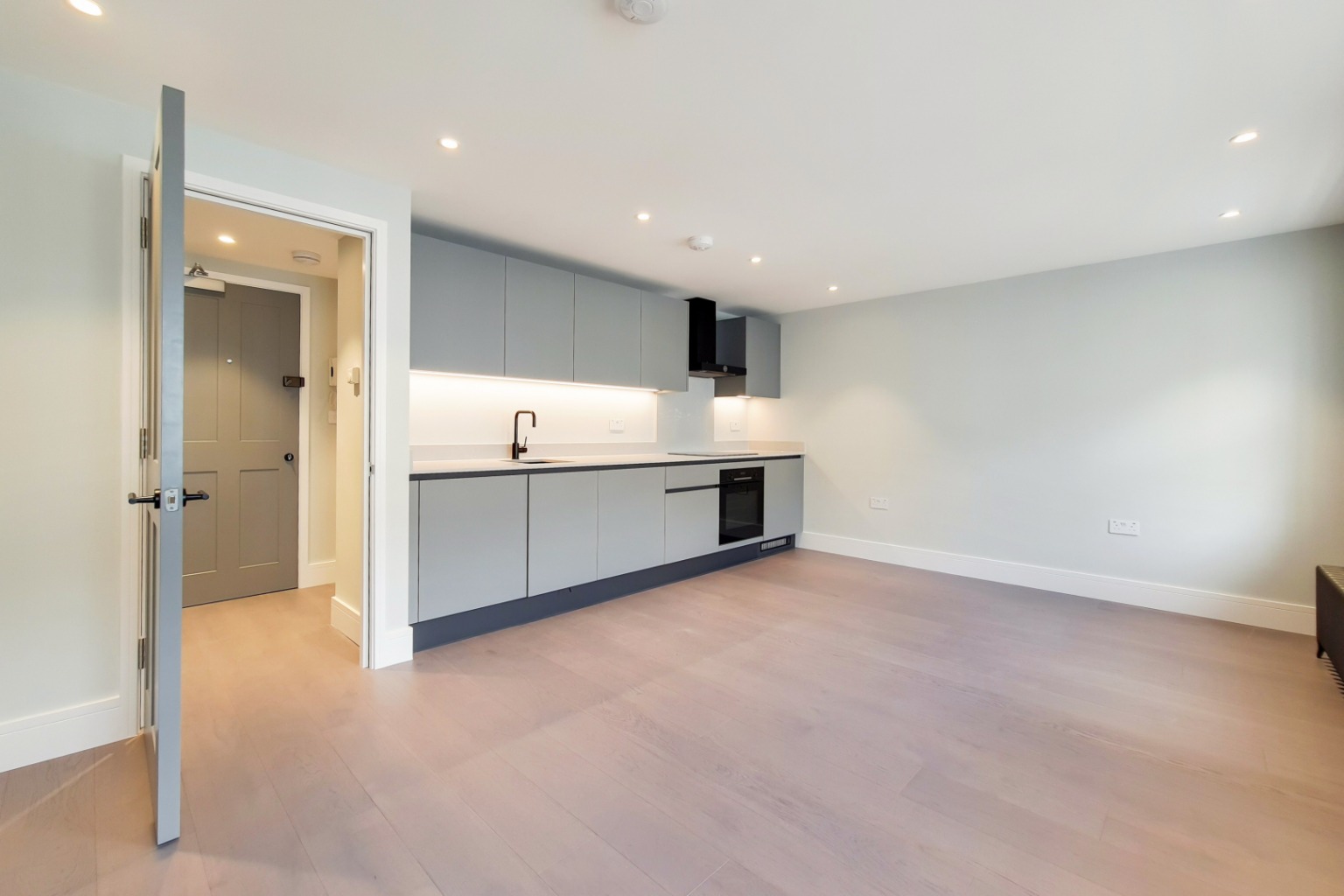 1 Bedroom Apartment, Charlotte Street, Fitzrovia, W1T
