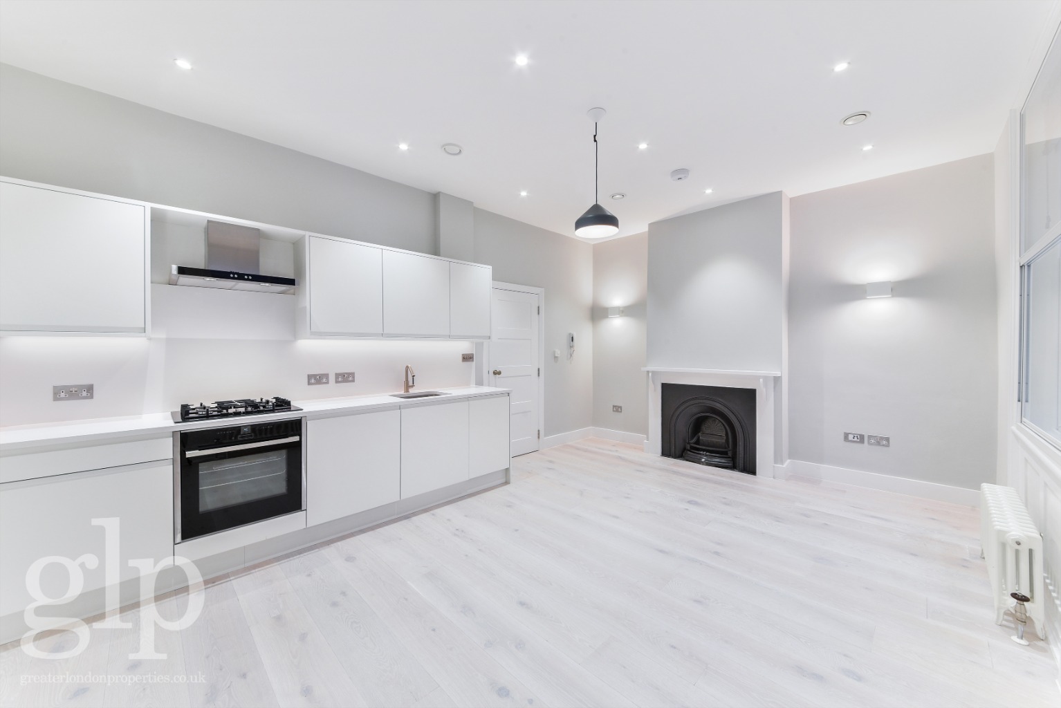 Flat, Carnaby Street, Soho, W1F