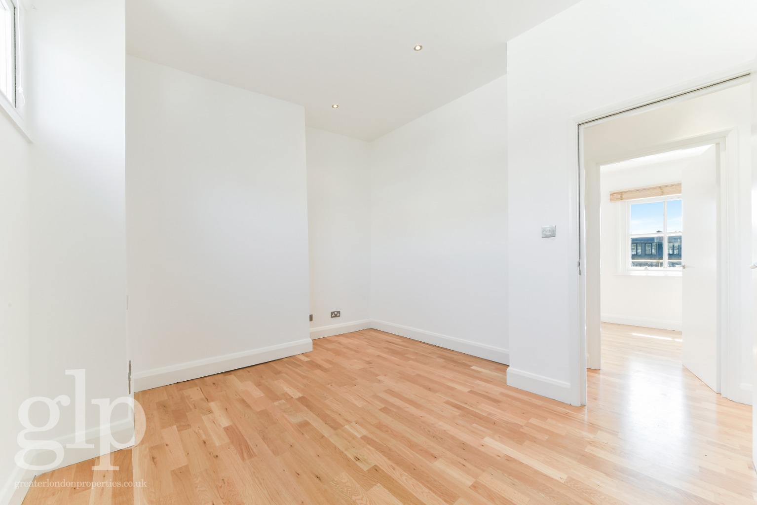 2 Bedroom Flat, Berwick Street W1F