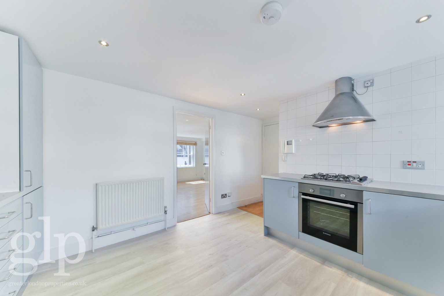 2 Bedroom Flat, Berwick Street W1F