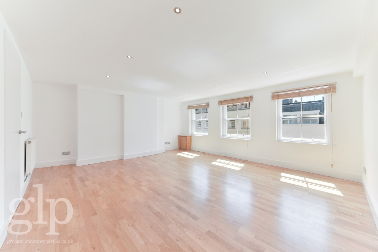 2 Bedroom Flat, Berwick Street W1F