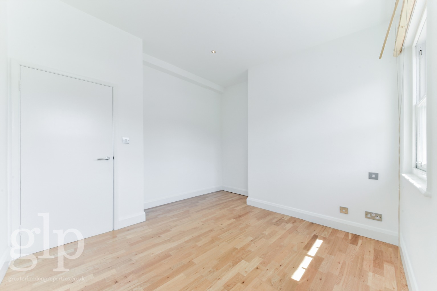 2 Bedroom Flat, Berwick Street W1F