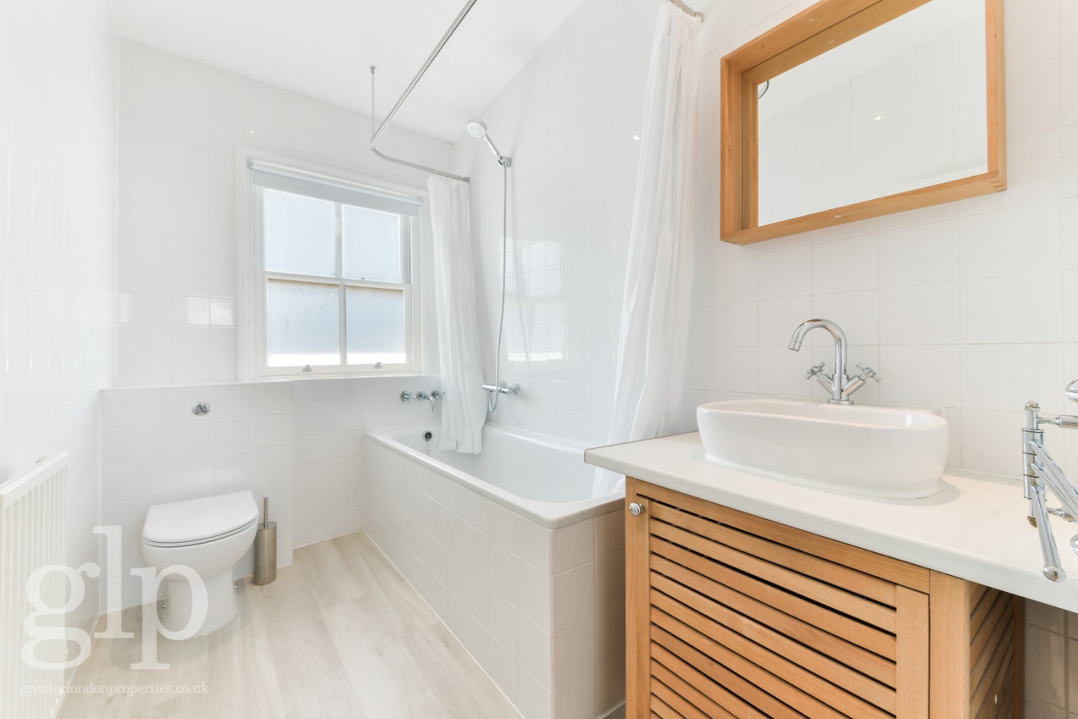 2 Bedroom Flat, Berwick Street W1F