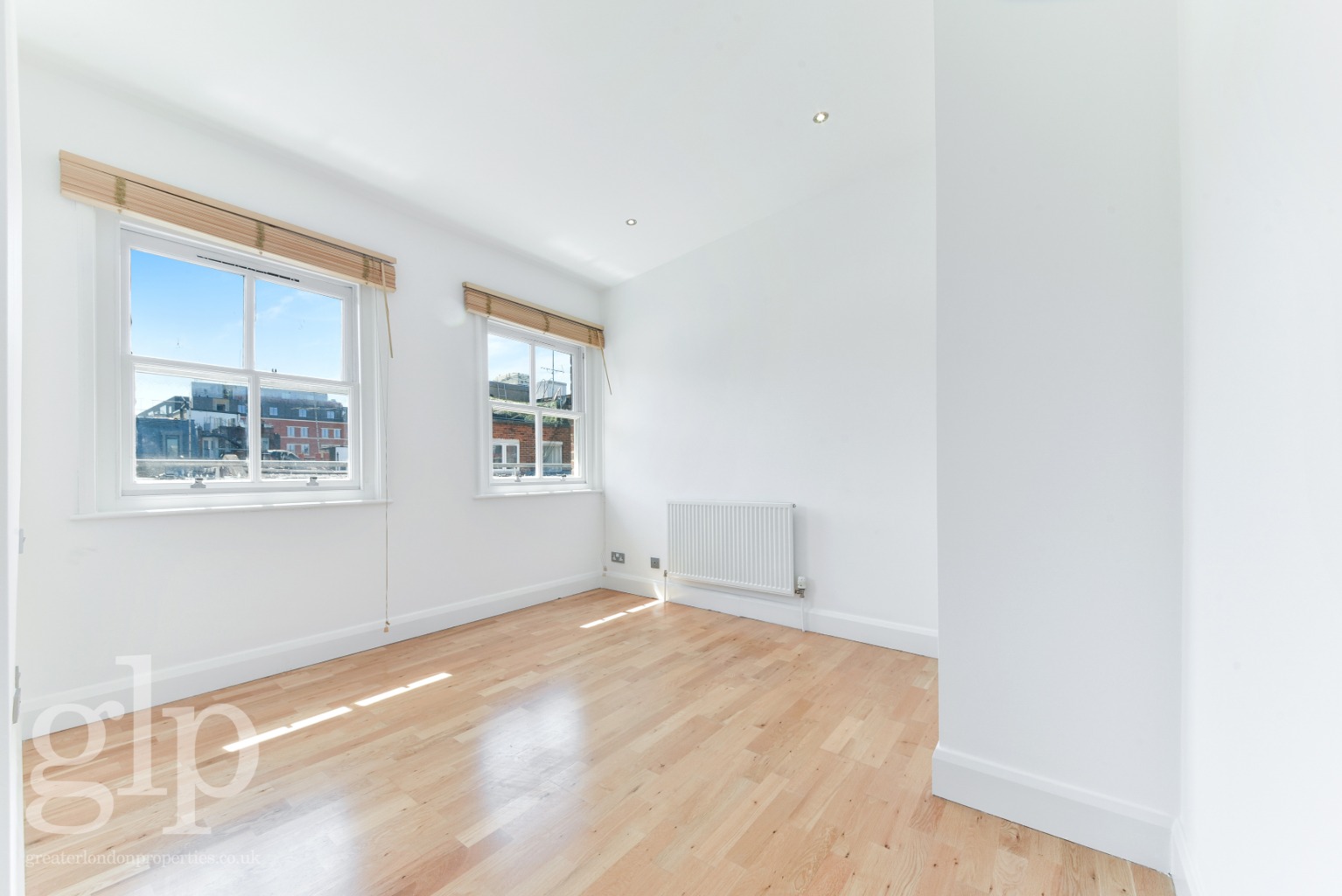 2 Bedroom Flat, Berwick Street W1F