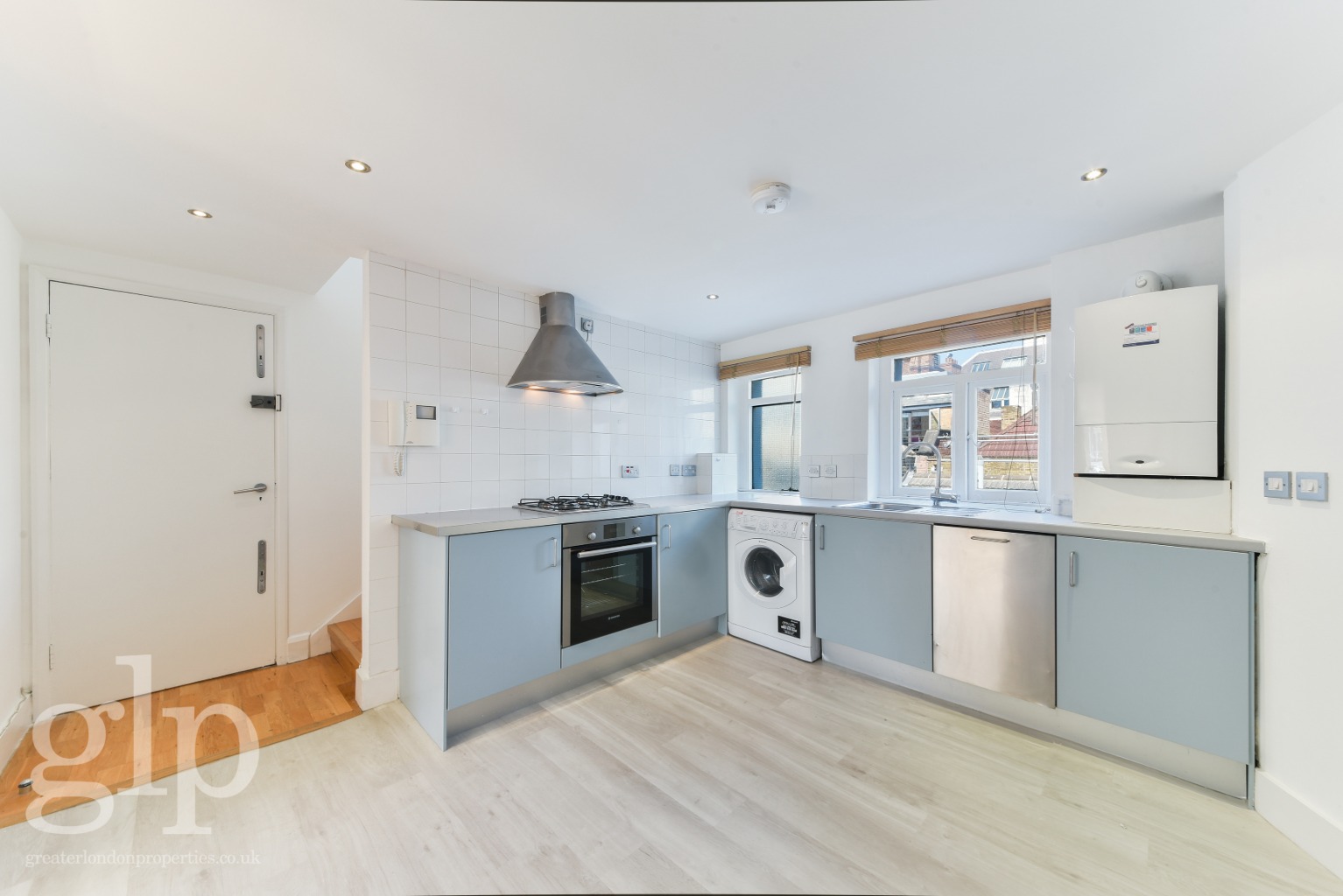 2 Bedroom Flat, Berwick Street W1F
