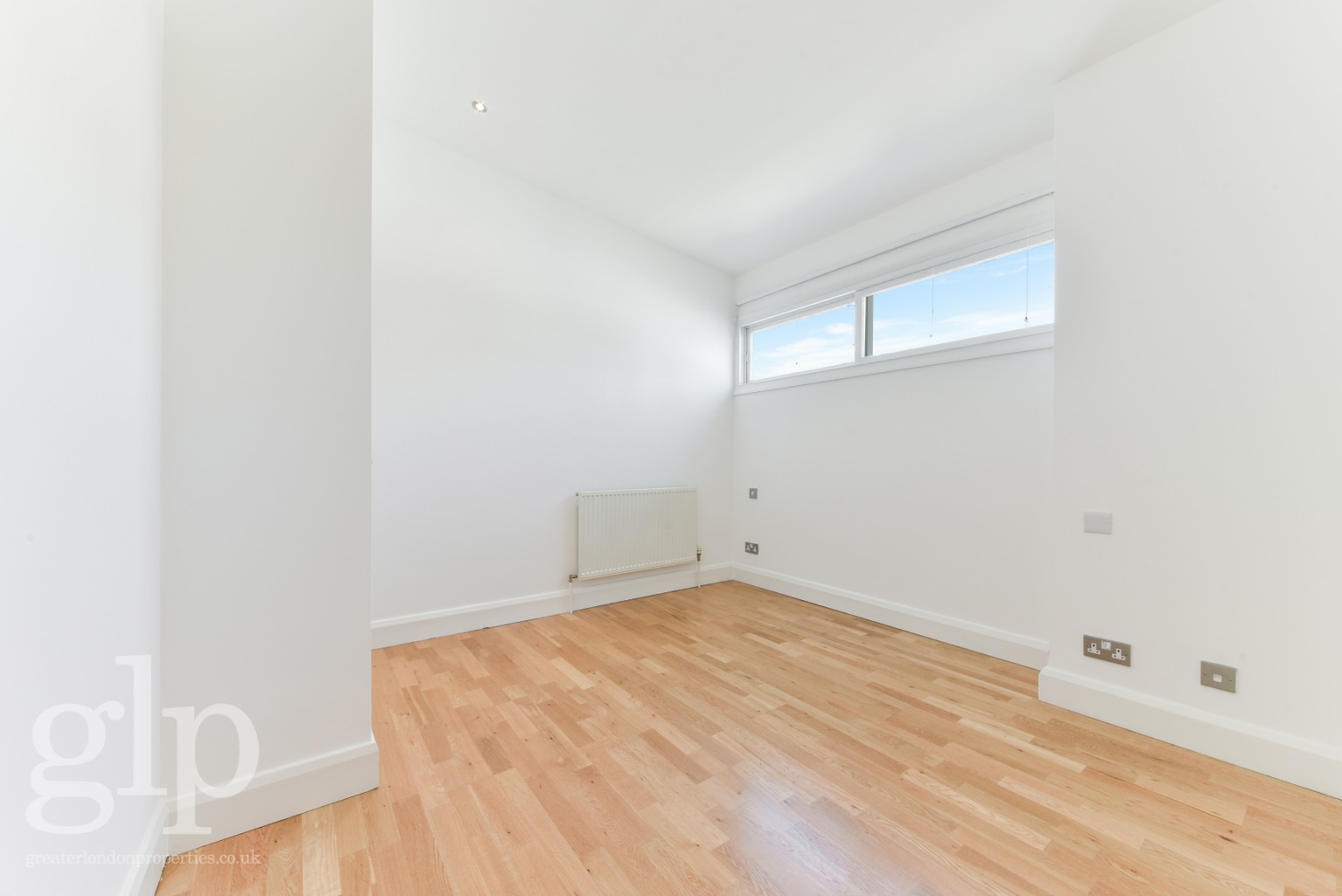 2 Bedroom Flat, Berwick Street W1F