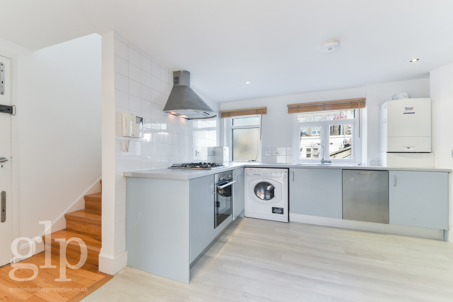 2 Bedroom Flat, Berwick Street W1F
