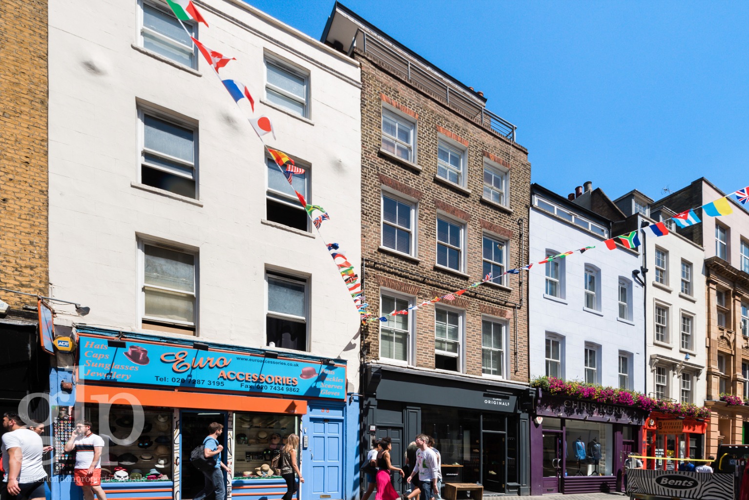 2 Bedroom Flat, Berwick Street W1F