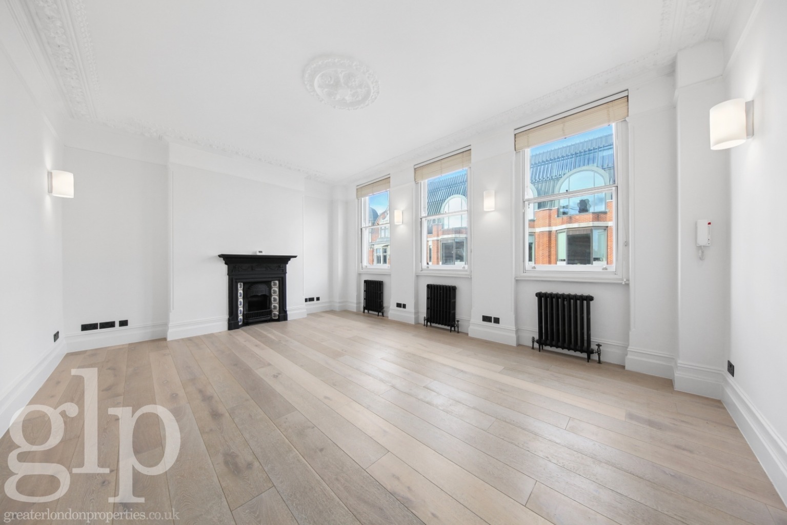 3 Bedroom Flat, Shaftesbury Avenue W1D