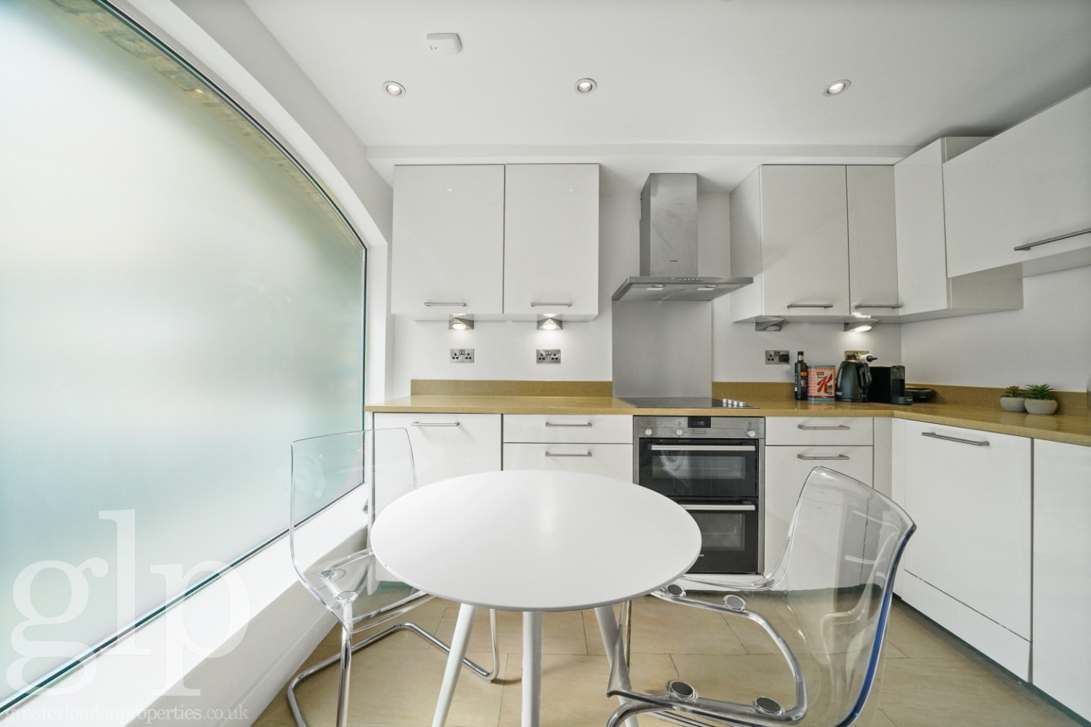 1 Bedroom Flat, Ridgmount Street, Bloomsbury, WC1E