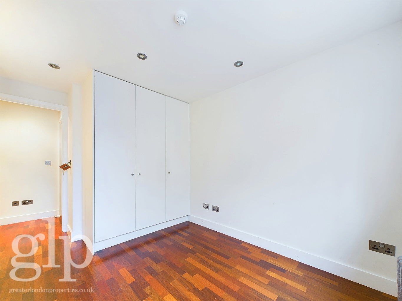 2 Bedroom Flat, Earlham Street, Covent Garden,  WC2H