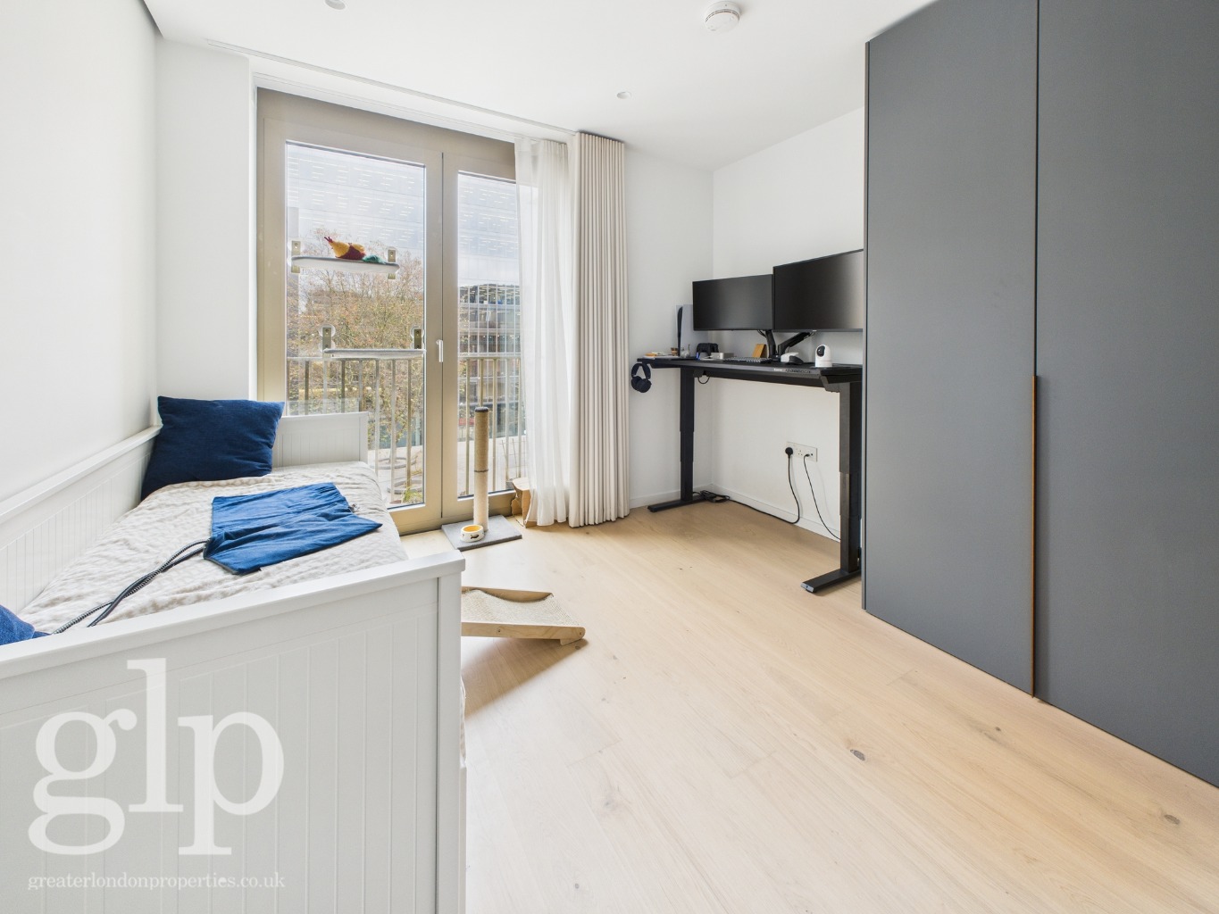 2 Bedroom Apartment, Percivall House, 64 Bartholomew Close, London, EC1A