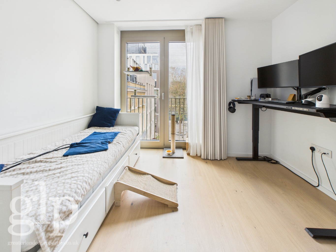 2 Bedroom Apartment, Percivall House, 64 Bartholomew Close, London, EC1A