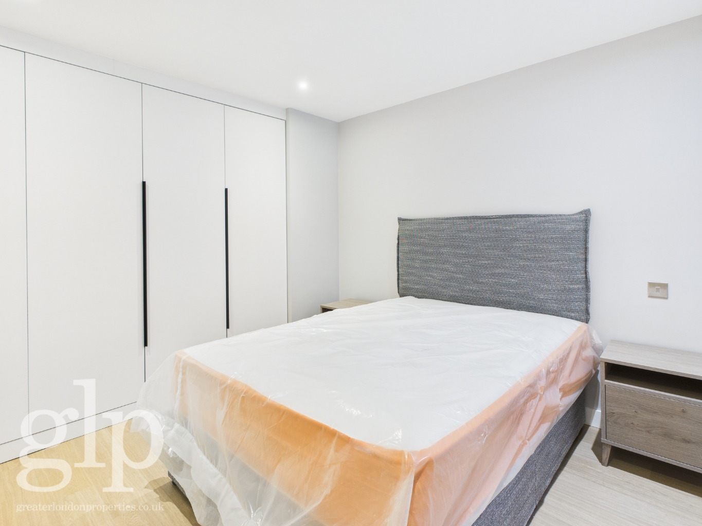 1 Bedroom Semi-Detached, Denman Street W1D