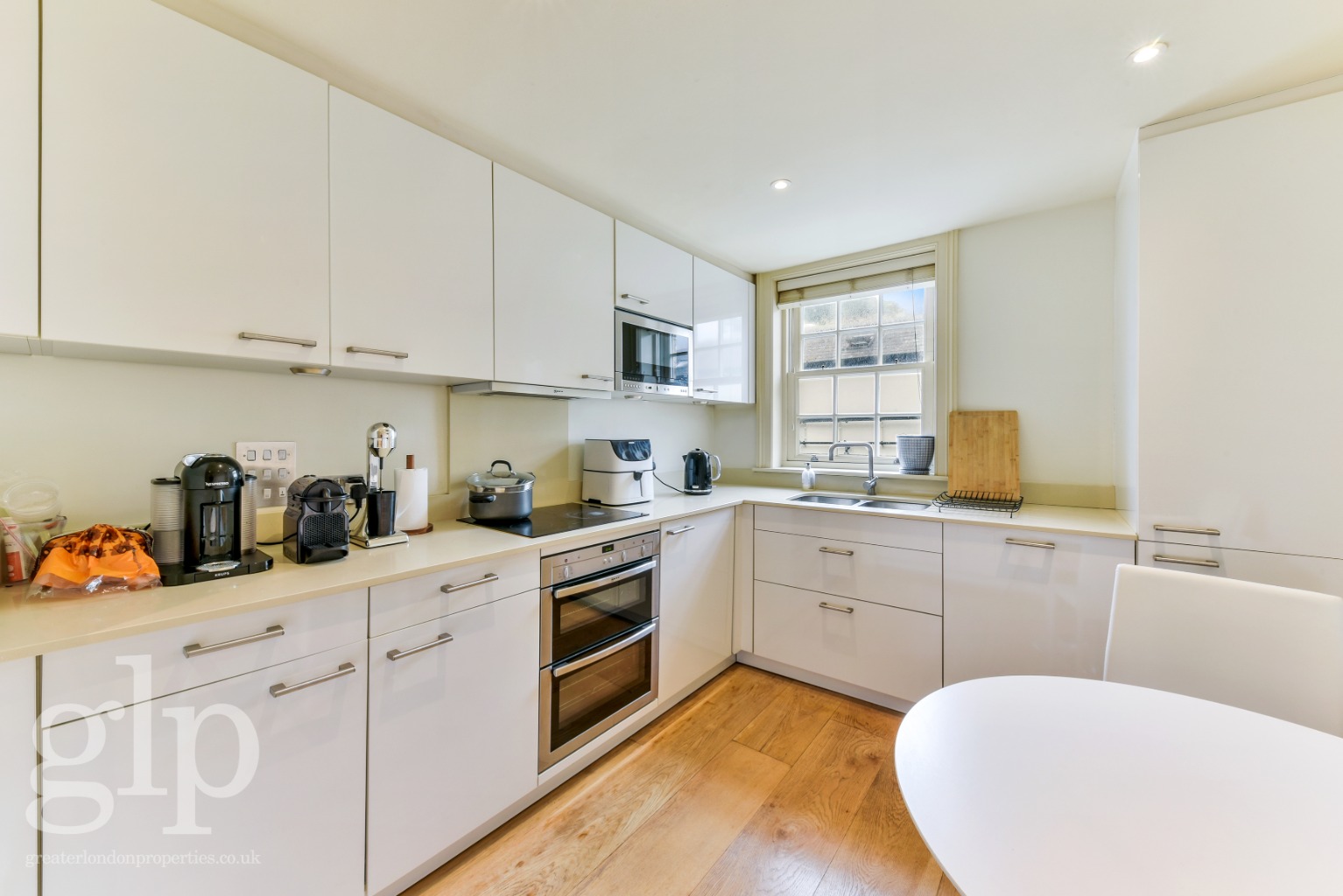 2 Bedroom Apartment, Store Street, Bloomsbury, WC1E