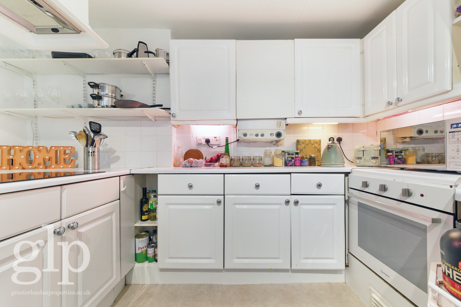 2 Bedroom Apartment, Winnett Street, London, Greater London, W1D