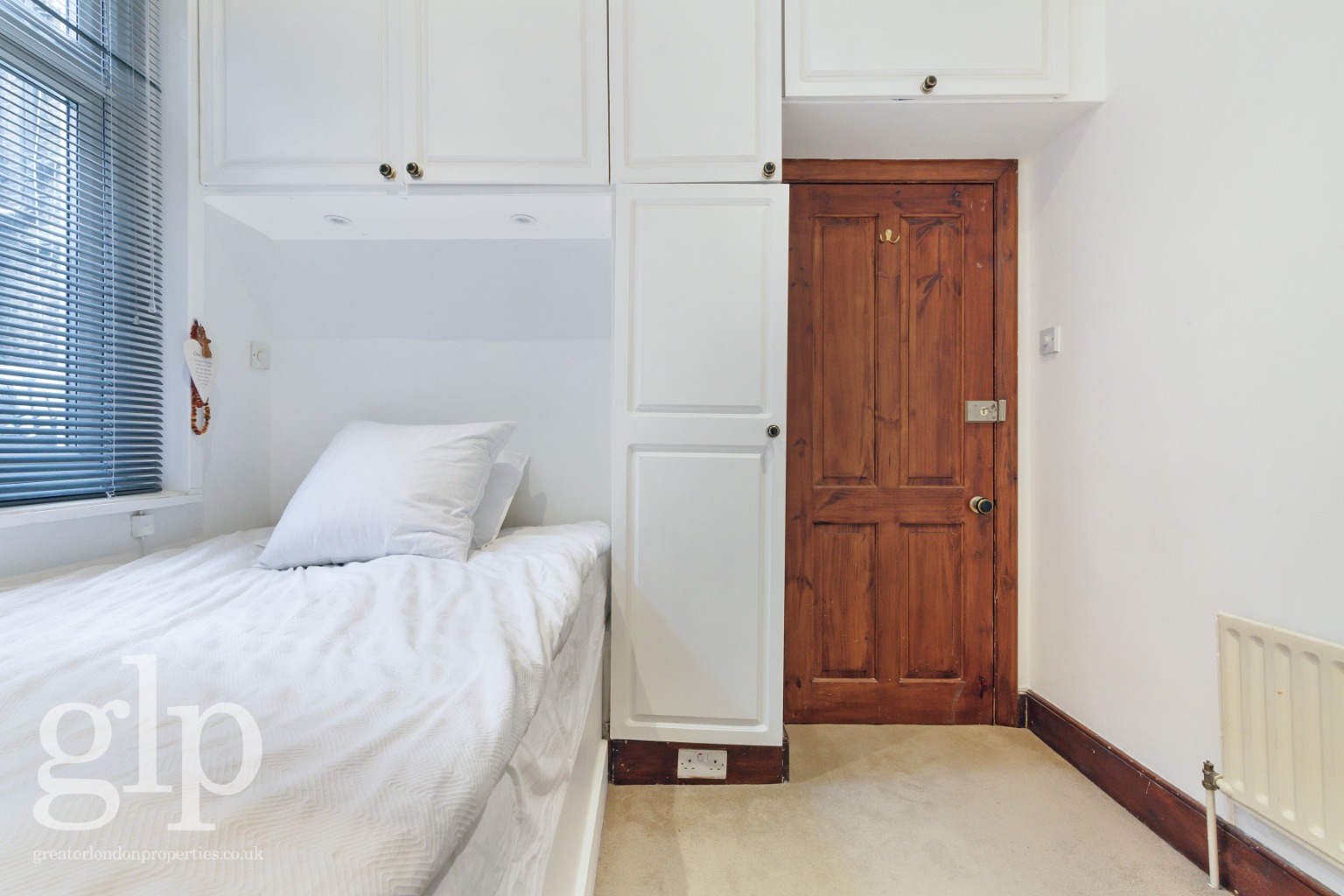 2 Bedroom Apartment, Winnett Street, London, Greater London, W1D