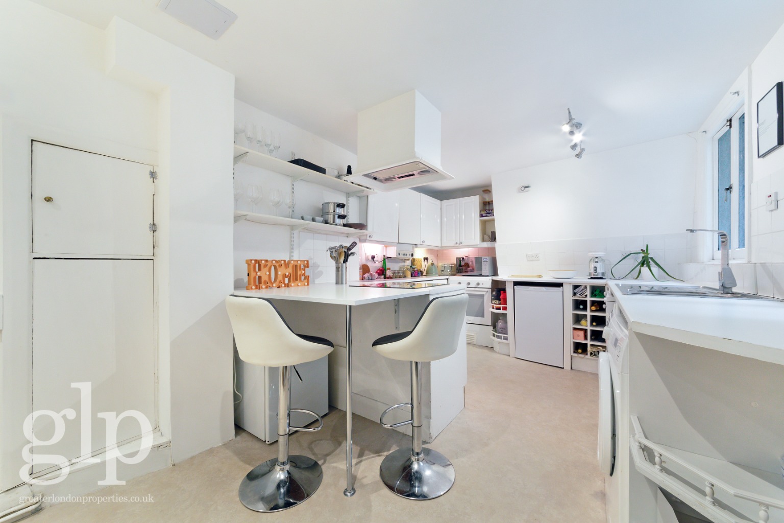 2 Bedroom Apartment, Winnett Street, London, Greater London, W1D