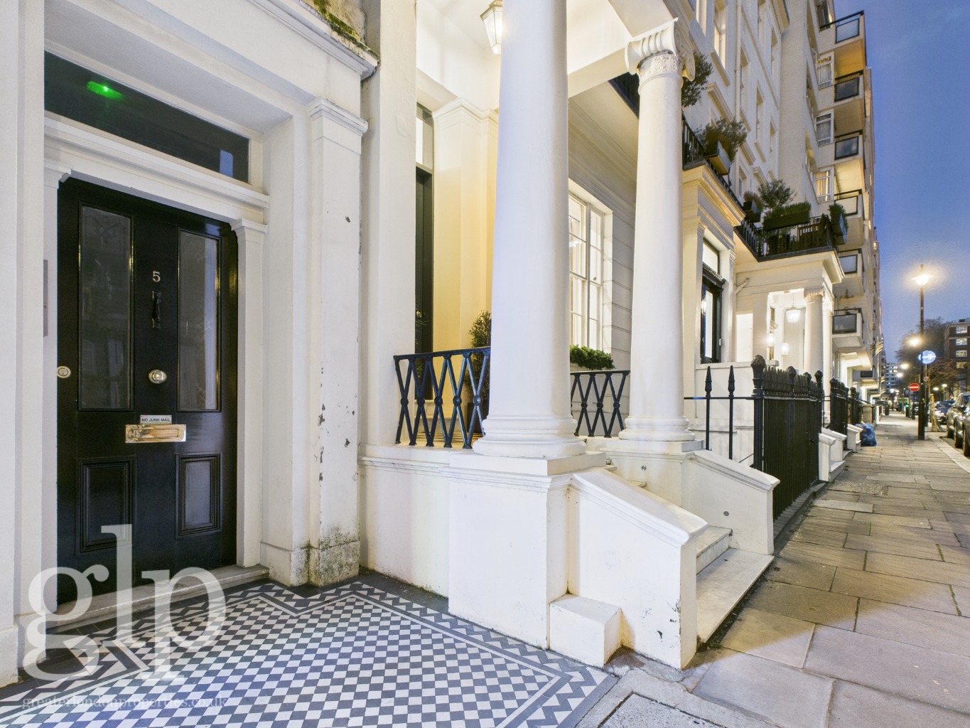 1 Bedroom Apartment, Bathurst Street, Hyde Park, W2