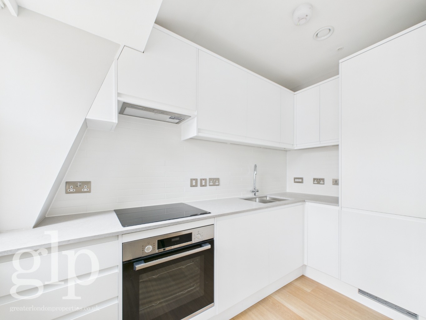 1 Bedroom Semi-Detached, Denman Street W1D