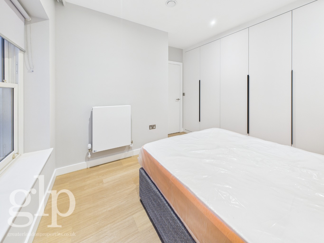 1 Bedroom Semi-Detached, Denman Street W1D
