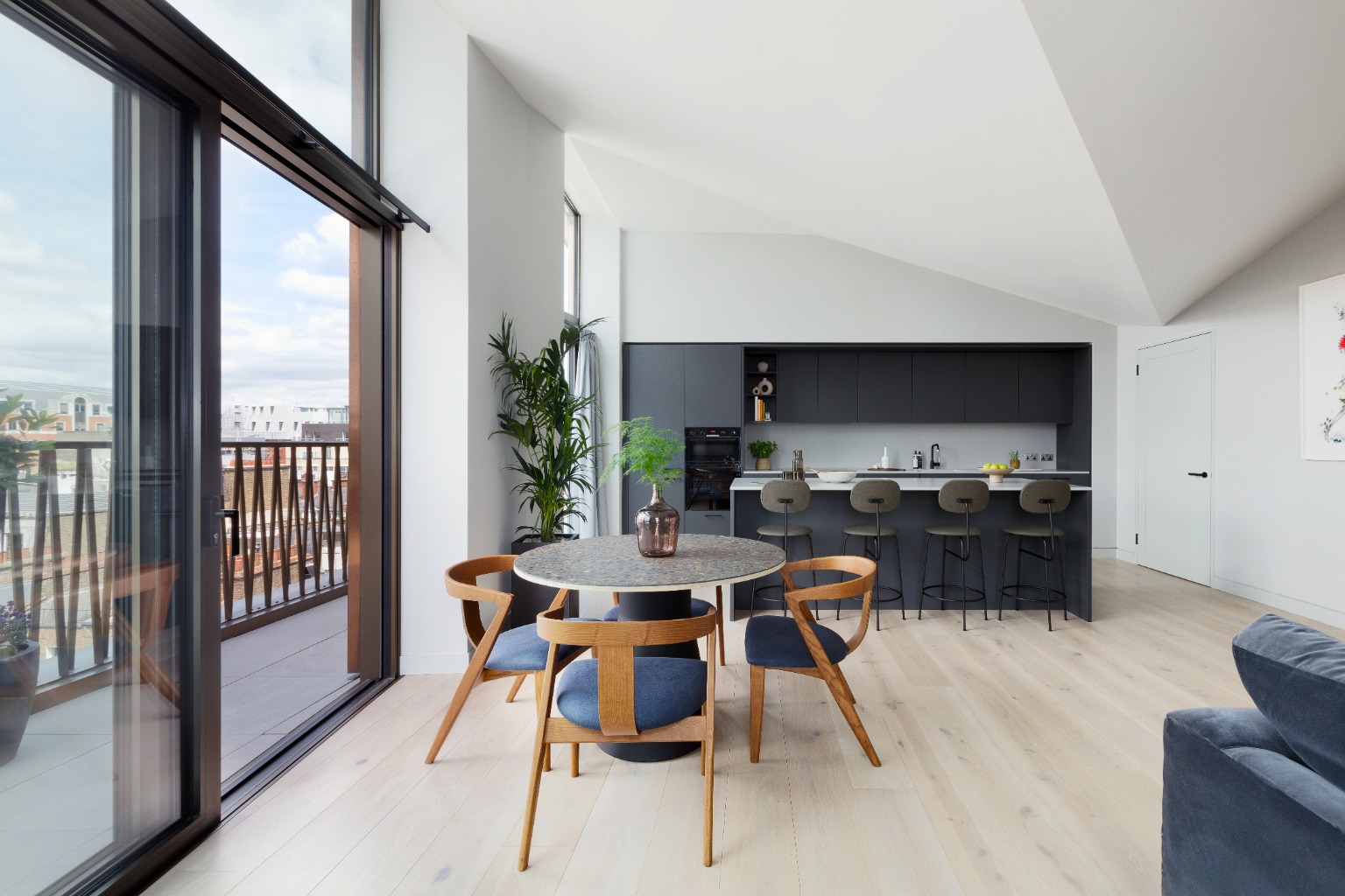 2 Bedroom Flat, Ganton Street, London, Greater London, W1F