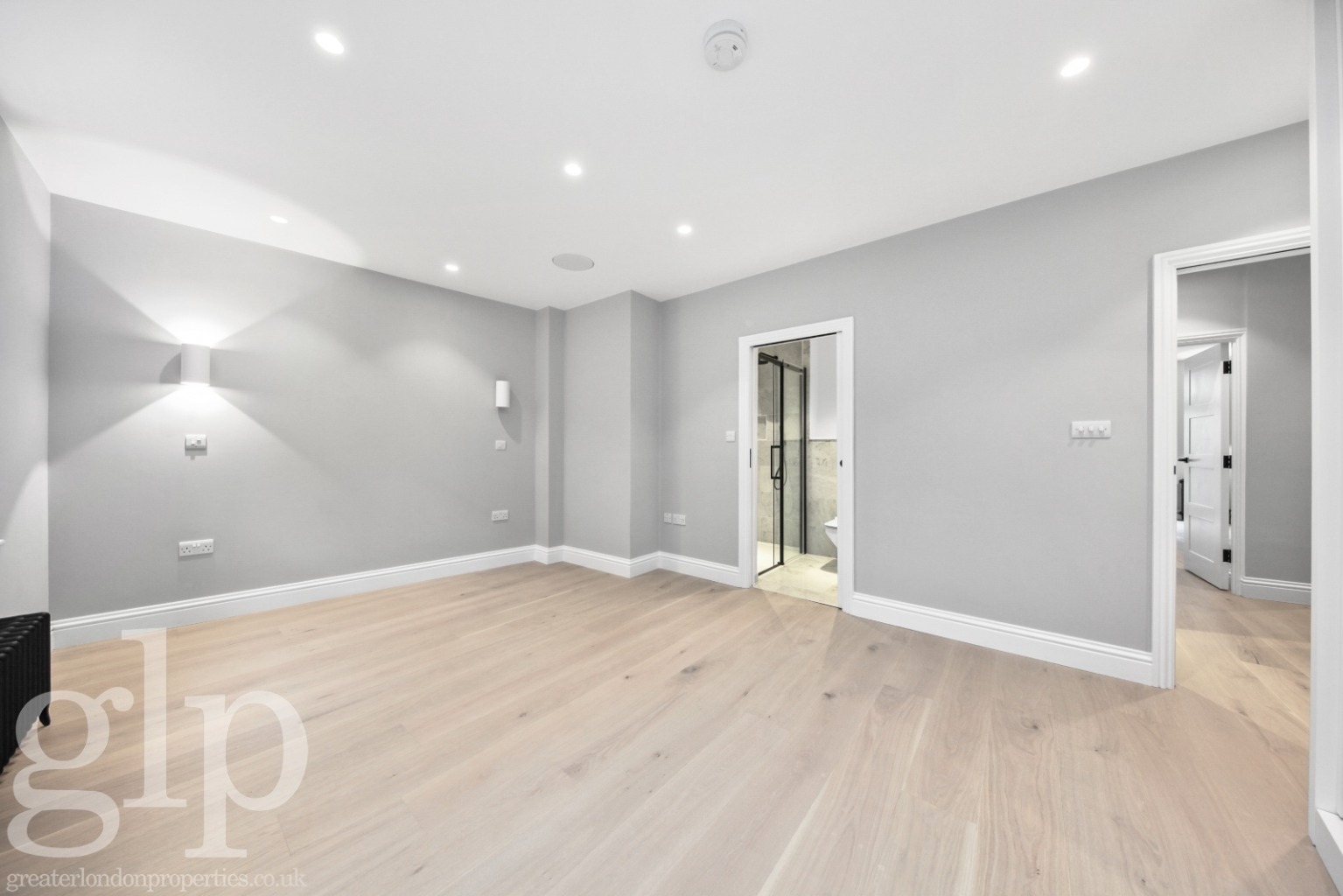 1 Bedroom Apartment, Shaftesbury Avenue, Soho,  W1D