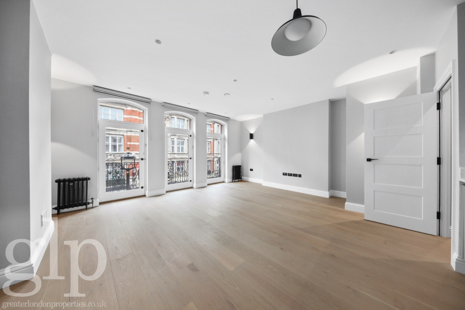 1 Bedroom Apartment, Shaftesbury Avenue, Soho,  W1D