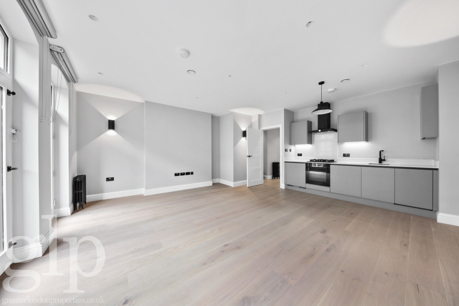1 Bedroom Apartment, Shaftesbury Avenue, Soho,  W1D