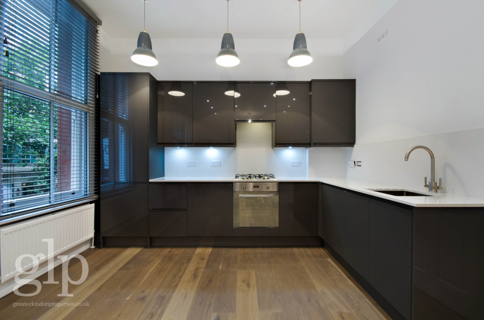 2 Bedroom Flat, Shaftesbury Avenue, Covent Garden WC2H